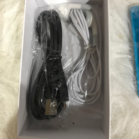 MYMAHDI DIGITAL MP3 Music Player Model M230, Input DC5V-1A Slim 3.5"x 2" Blue - Picture 5 of 12